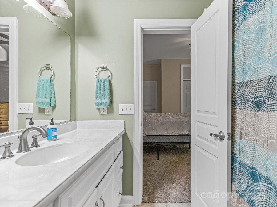 138 Bridlewood Trl Mills River, NC 28759