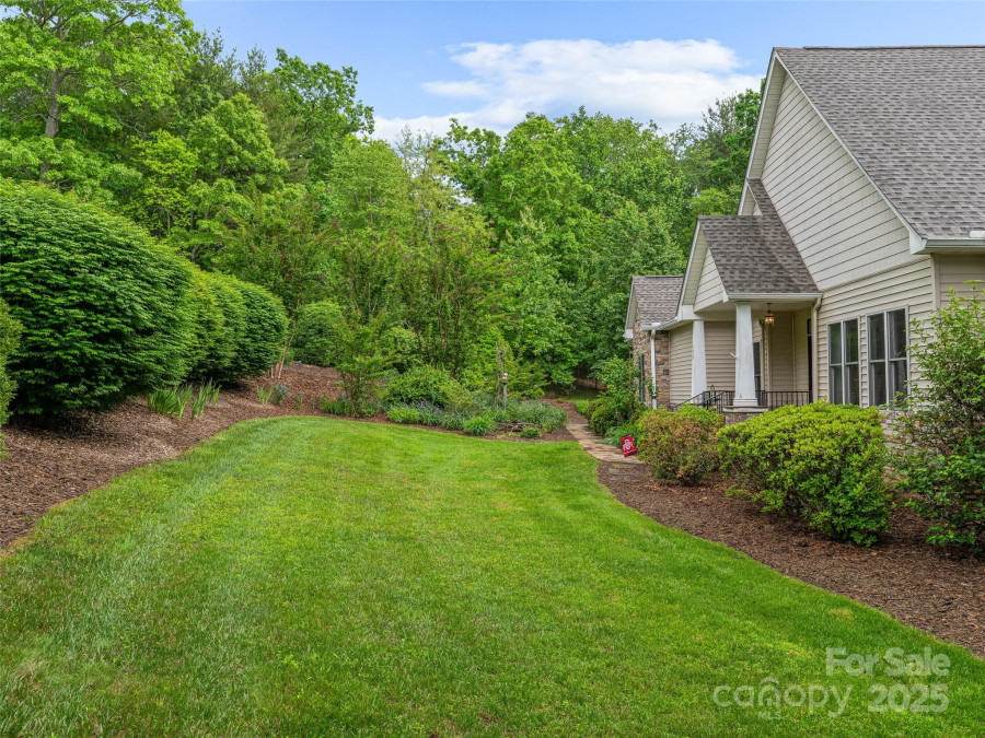 138 Bridlewood Trl Mills River, NC 28759