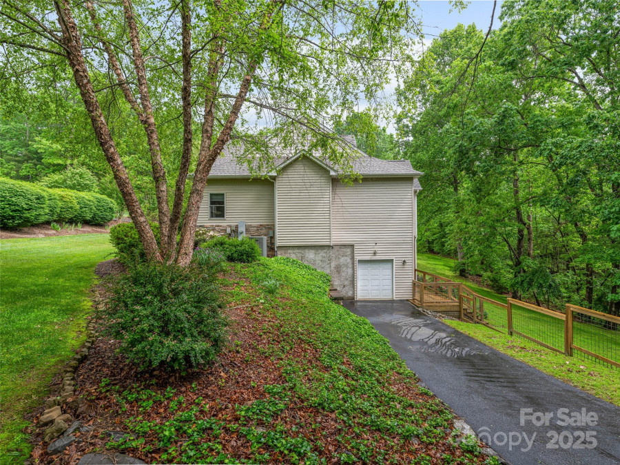 138 Bridlewood Trl Mills River, NC 28759
