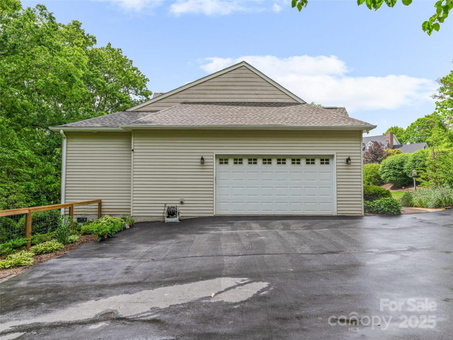 138 Bridlewood Trl Mills River, NC 28759