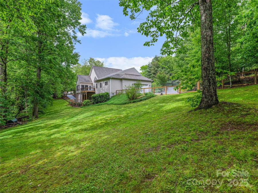 138 Bridlewood Trl Mills River, NC 28759