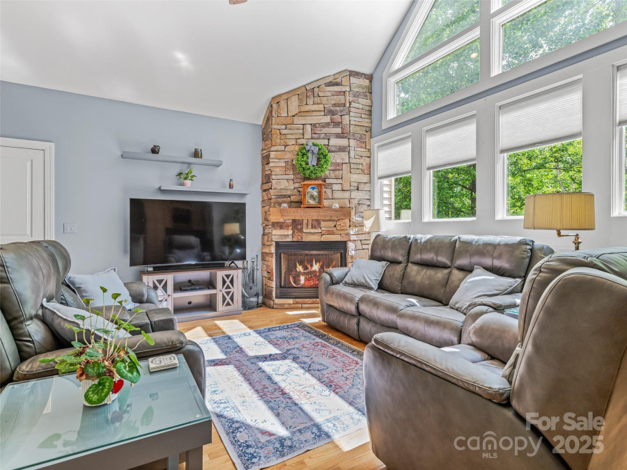 138 Bridlewood Trl Mills River, NC 28759