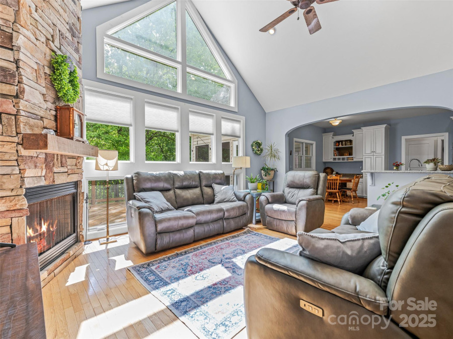 138 Bridlewood Trl Mills River, NC 28759
