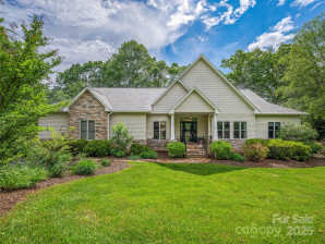 138 Bridlewood Trl Mills River, NC 28759