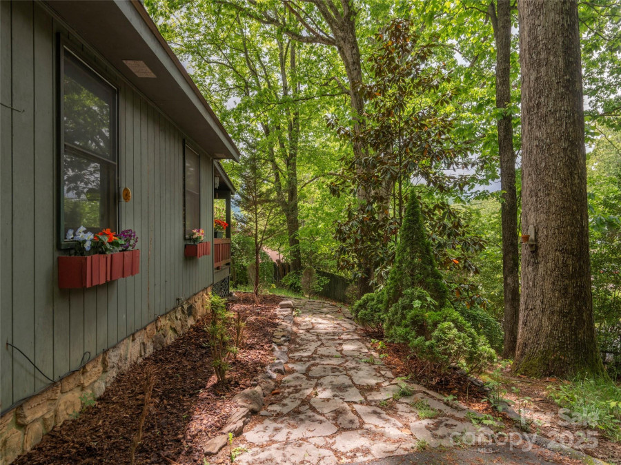318 Sandsridge Way Waynesville, NC 28785