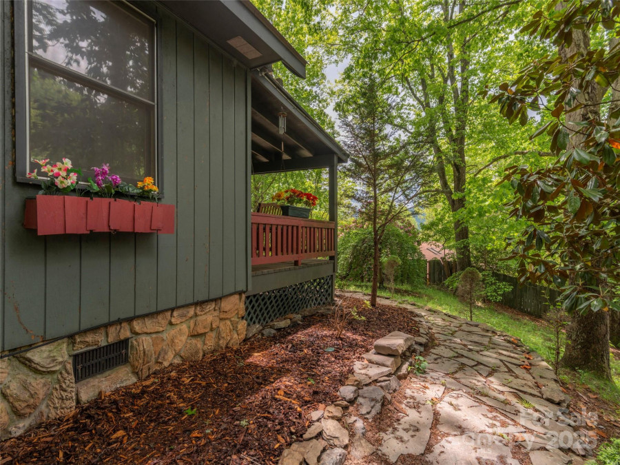 318 Sandsridge Way Waynesville, NC 28785
