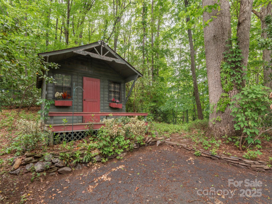 318 Sandsridge Way Waynesville, NC 28785