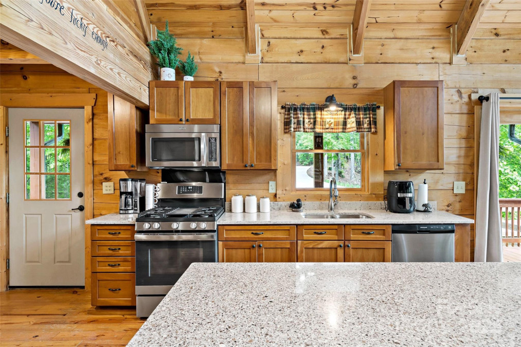 77 Pepperwood Dr Marion, NC 28752