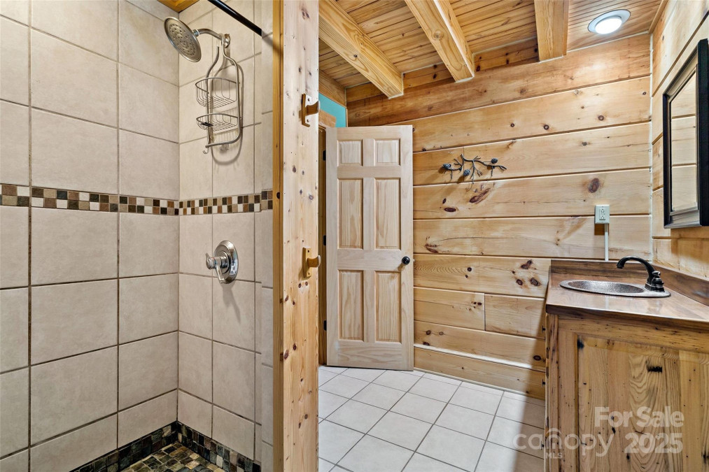 77 Pepperwood Dr Marion, NC 28752