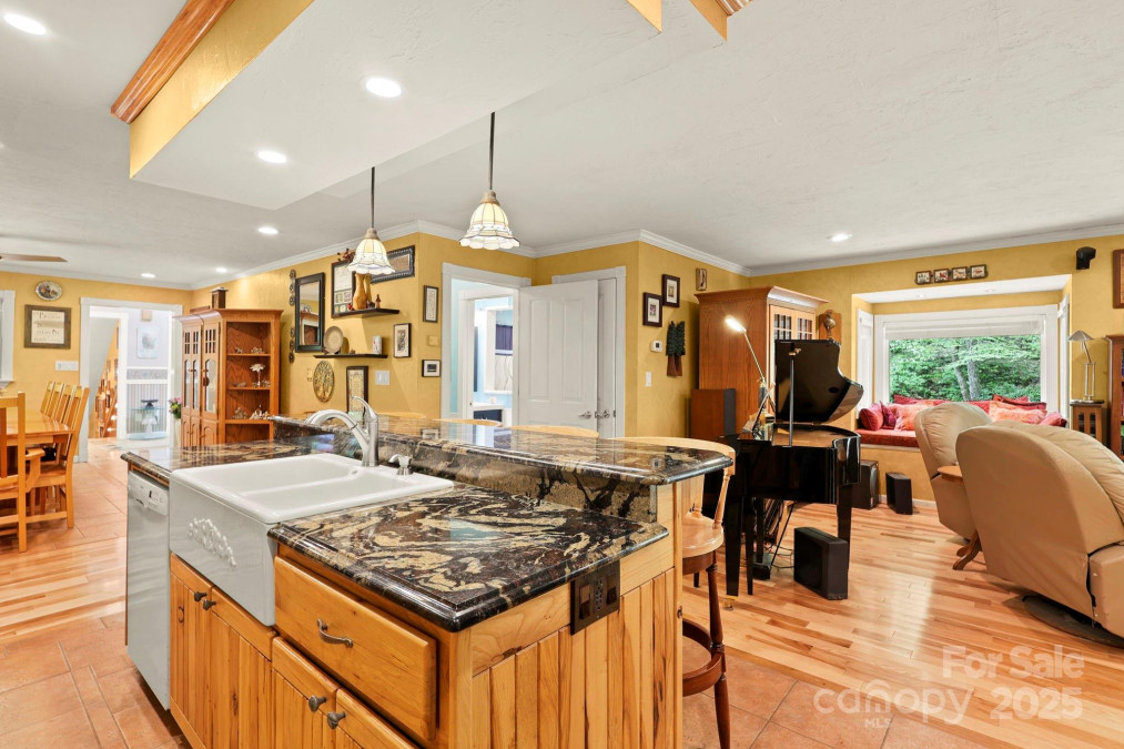 751 Millers Pond Ln Boone, NC 28607
