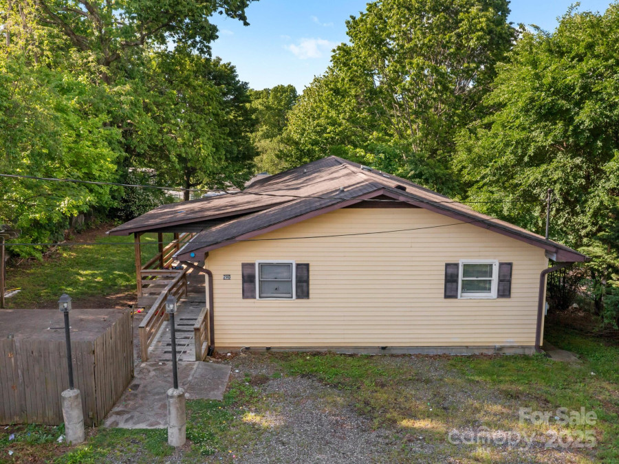 290 Deaverview Rd Asheville, NC 28806