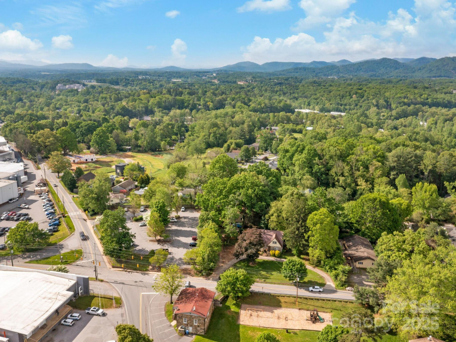 290 Deaverview Rd Asheville, NC 28806
