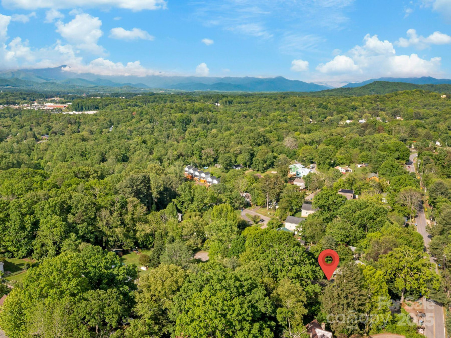 290 Deaverview Rd Asheville, NC 28806