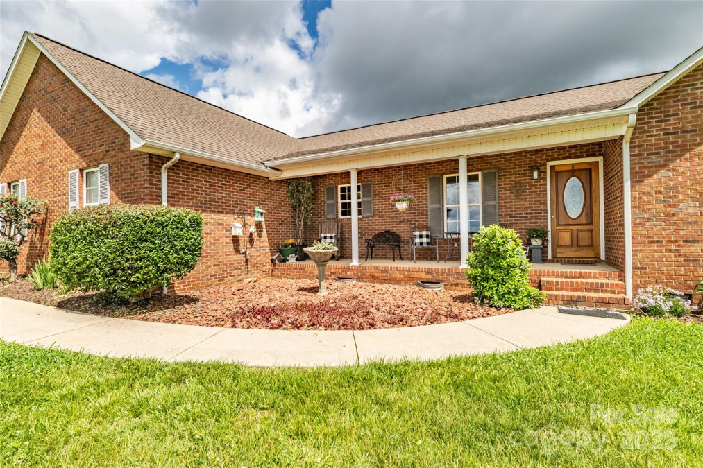 4470 Bandys Cross Rd Claremont, NC 28610