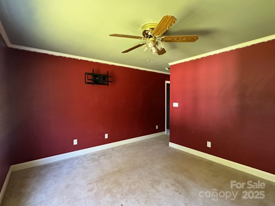 3240 St Vincent Dr Claremont, NC 28610