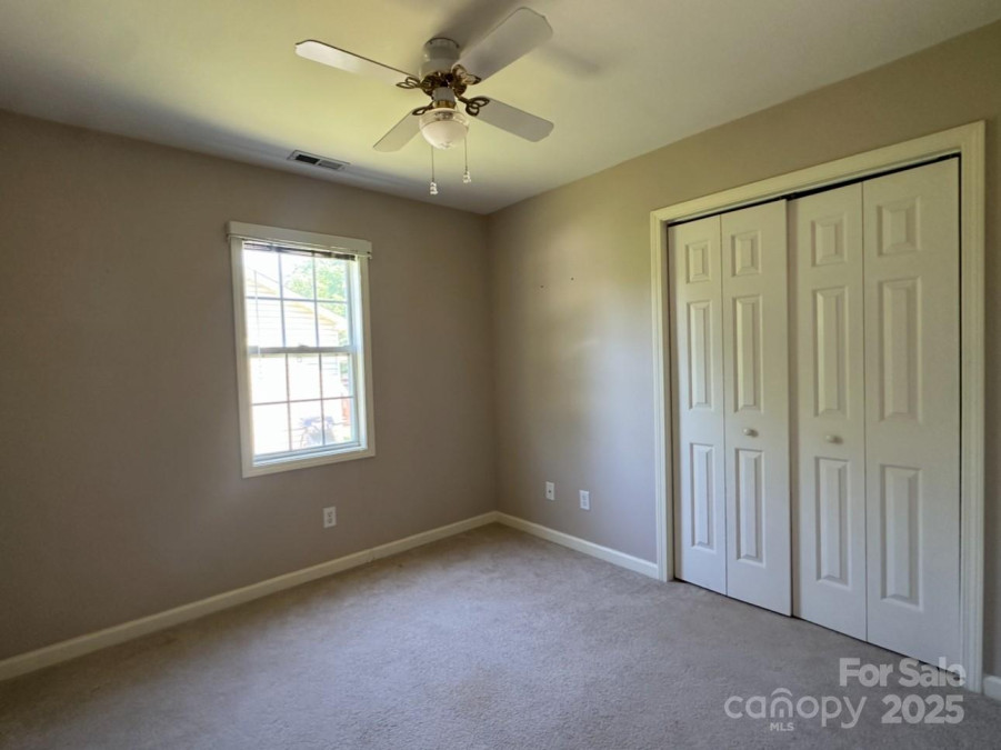3240 St Vincent Dr Claremont, NC 28610