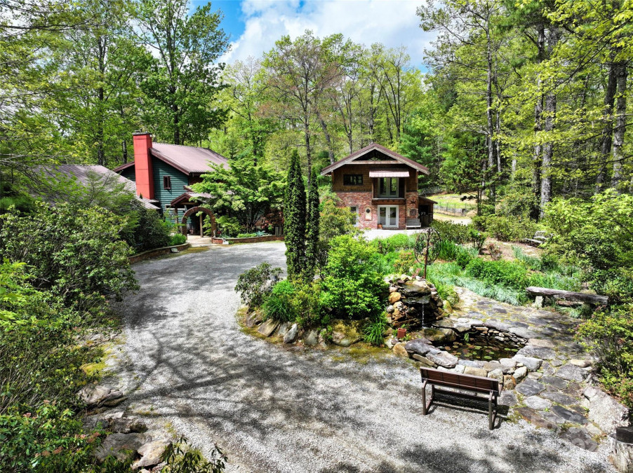 688 Blueberry Farm Rd Zirconia, NC 28790