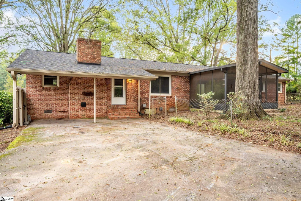 102 Wardlaw  Laurens, SC 29360