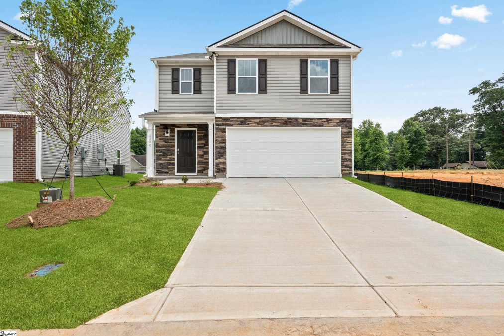 1220 Golf  Roebuck, SC 29376