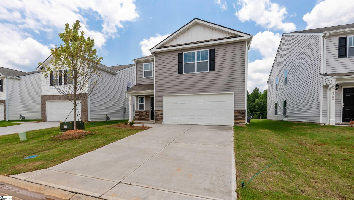 1240 Golf  Roebuck, SC 29376