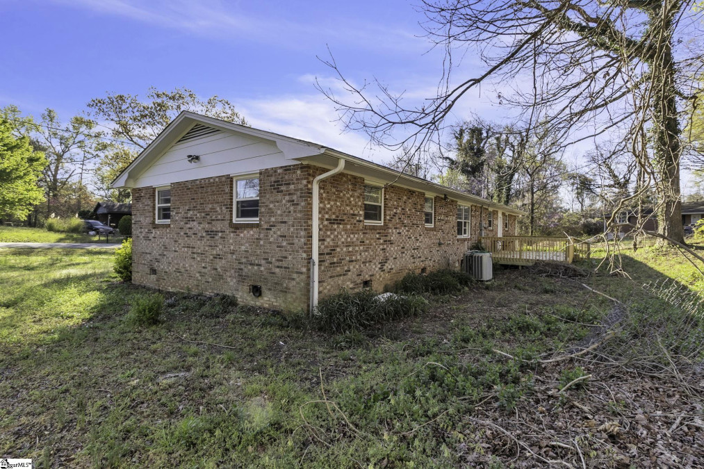 120 Woodland  Starr, SC 29684