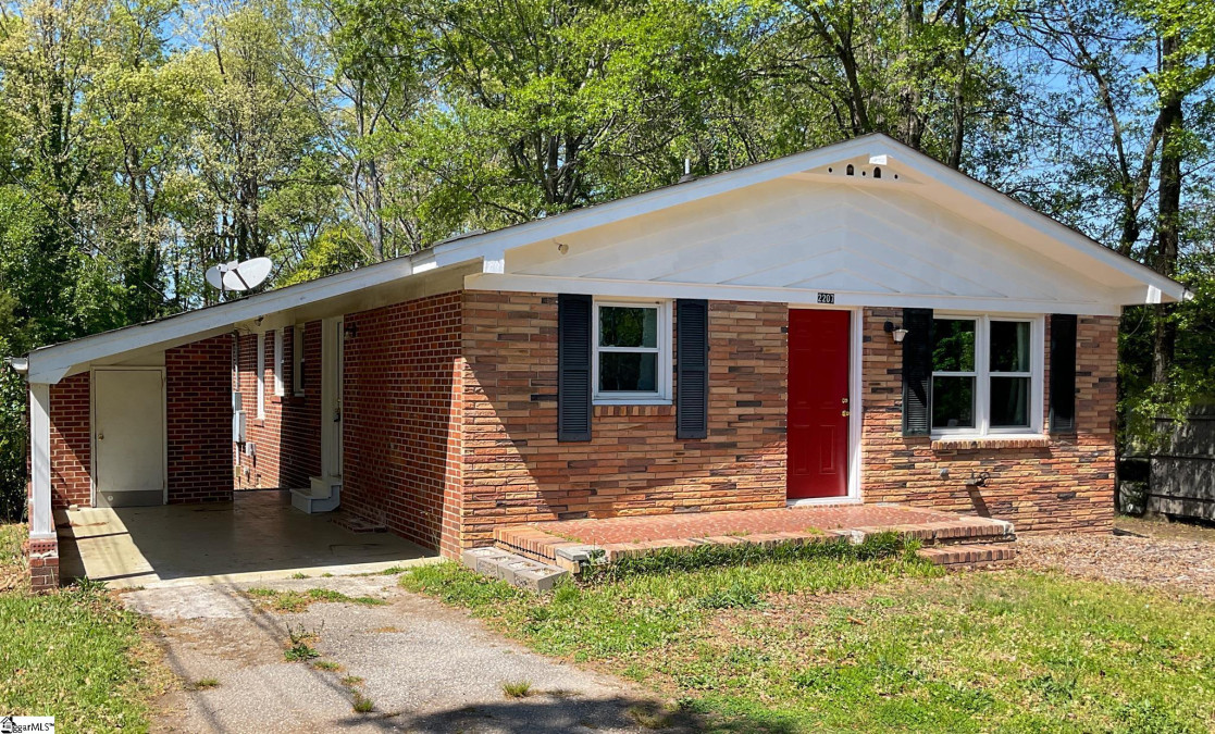 2207 Lee E Taylors, SC 29687-3061