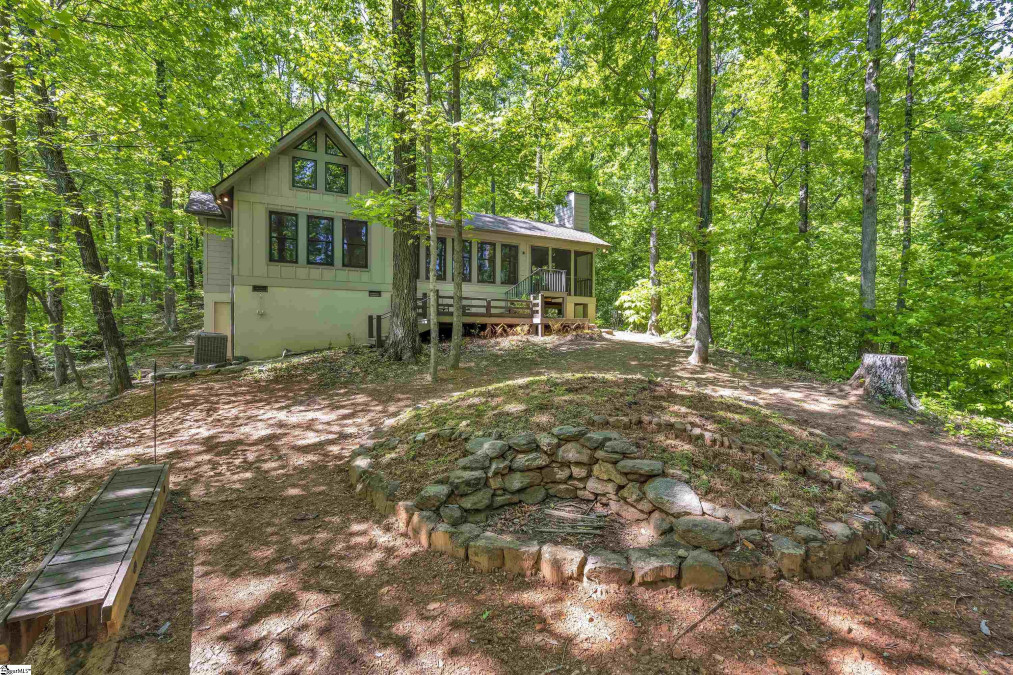 1220 Skyuka Mountain Columbus, NC 28722