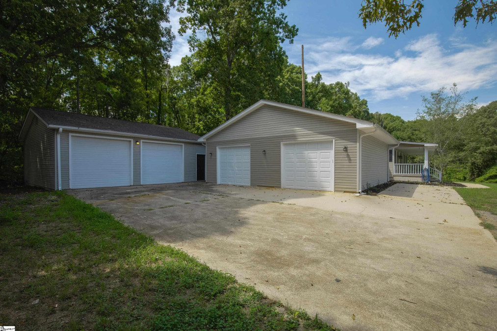 3860 Georgia W Pelzer, SC 29669