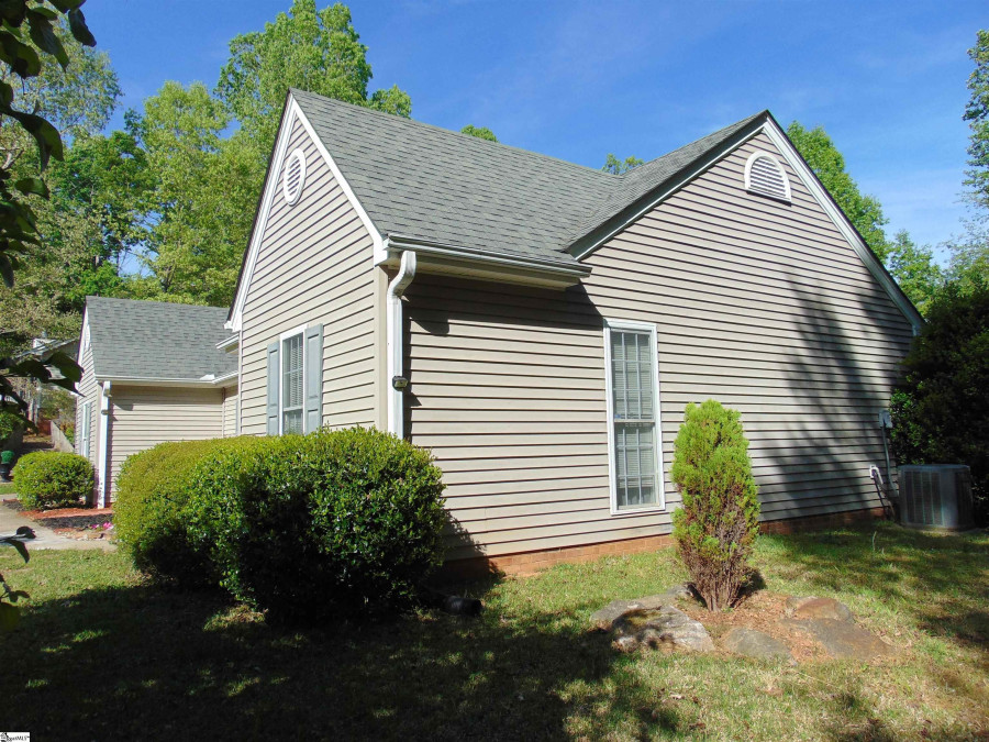 108 Shady  Easley, SC 29640