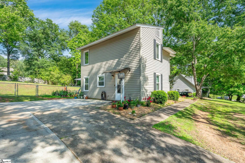 211 Yellow Wood W Simpsonville, SC 29680