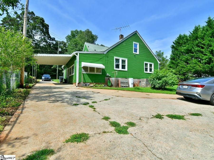 580 Main E Laurens, SC 29360