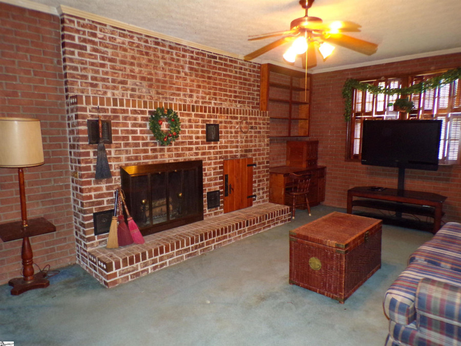 67 Horseshoe  Clinton, SC 29325