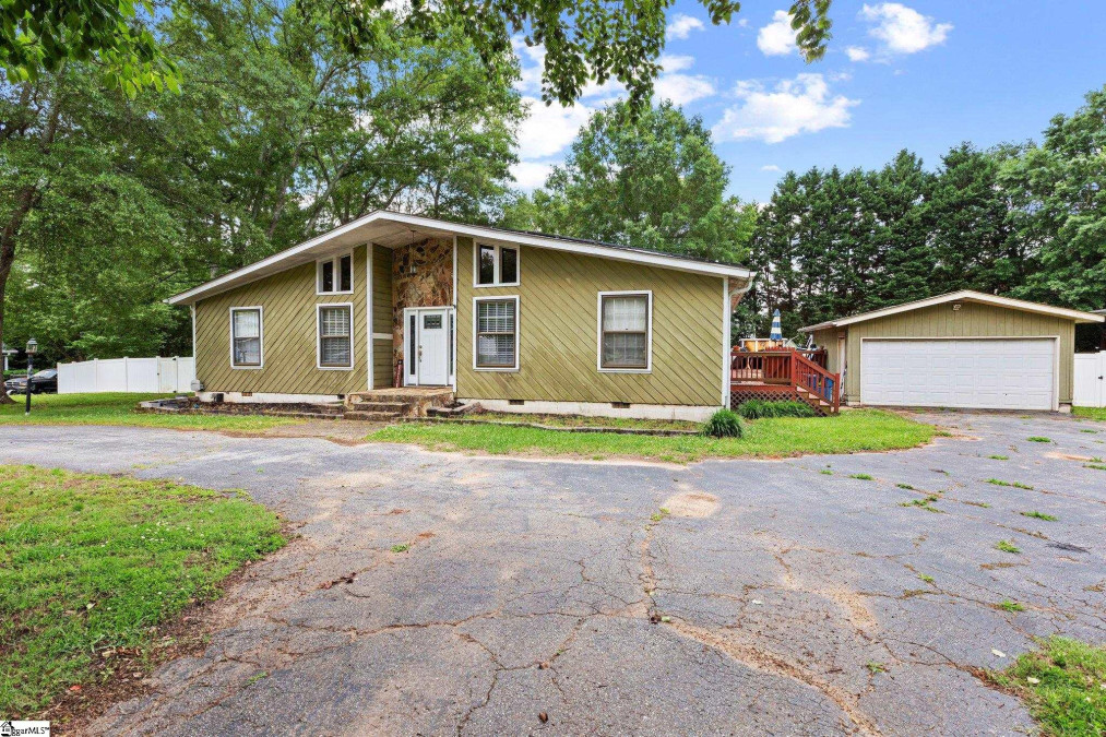 102 Cannon  Greenville, SC 29607