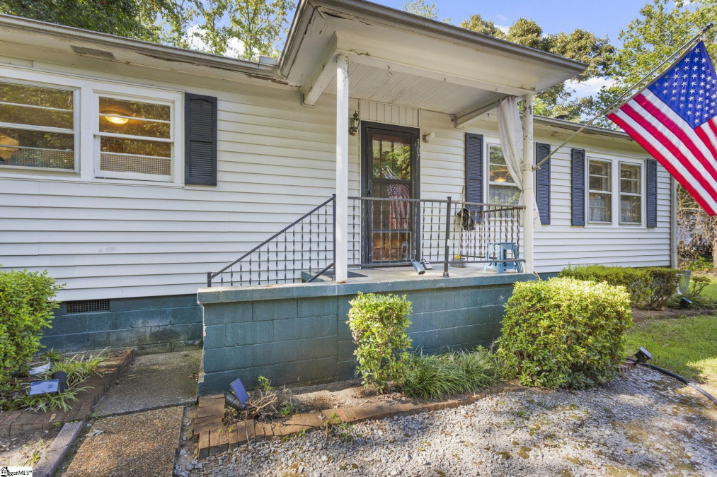 307 Piedmont  Taylors, SC 29687-2059