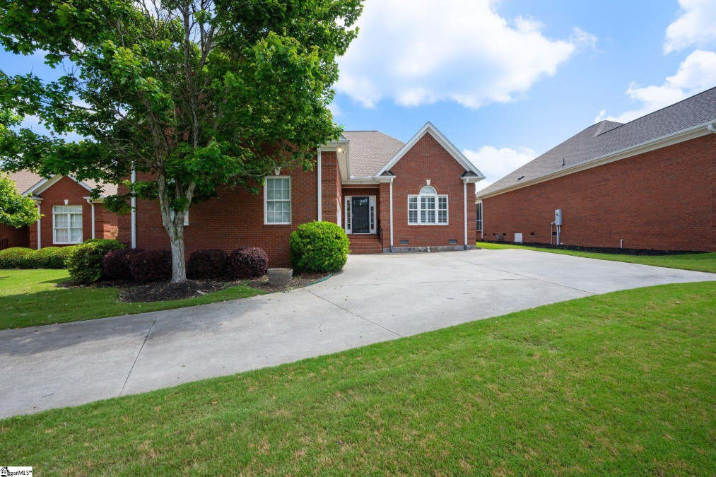 10 Hartsfield  Easley, SC 29642