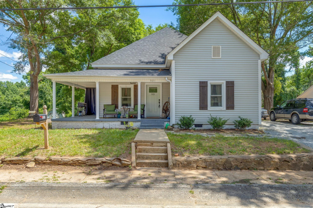 521 Peachtree W Woodruff, SC 29388