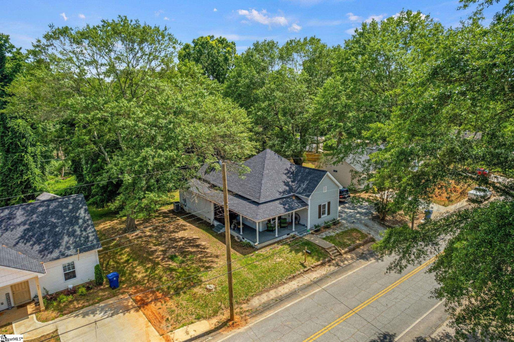 521 Peachtree W Woodruff, SC 29388