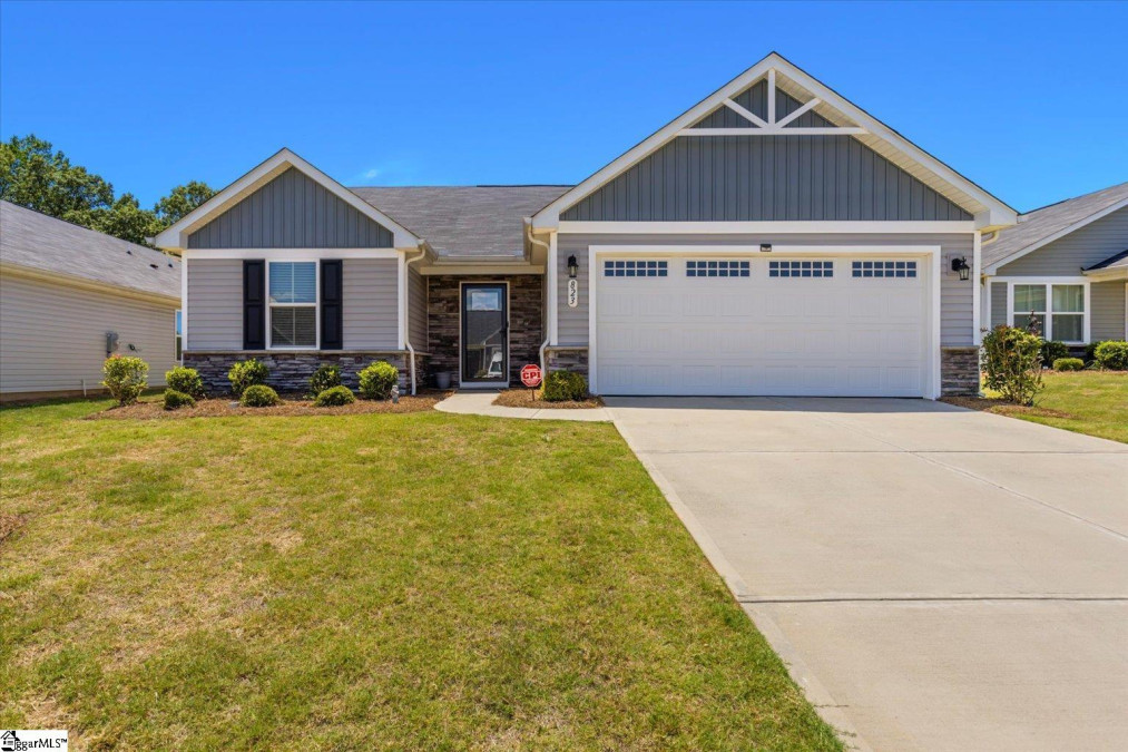 823 Shady Oak Boiling Springs, SC 29316