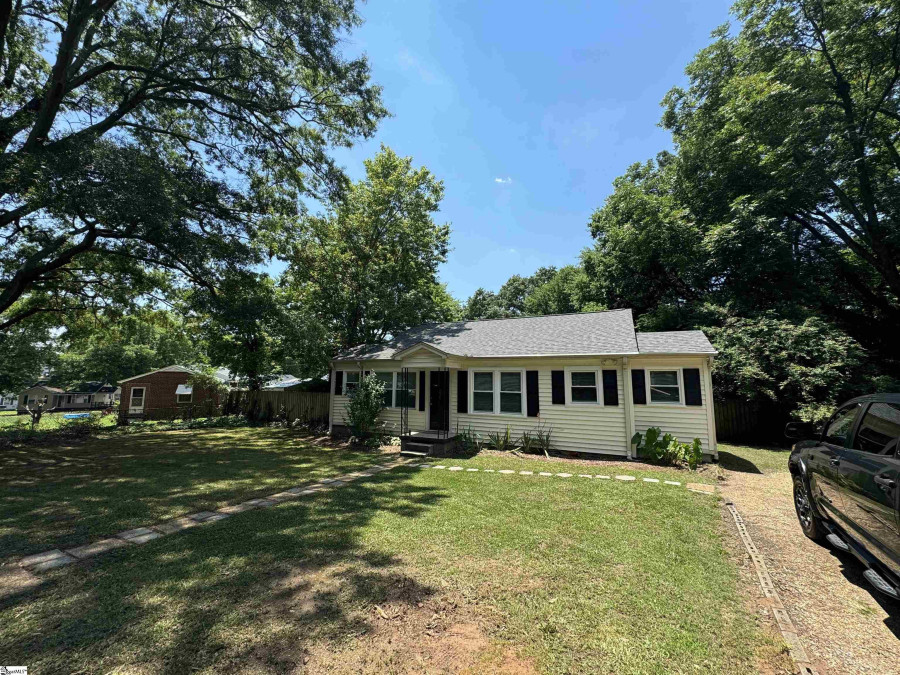 201 Hillside  Anderson, SC 29625