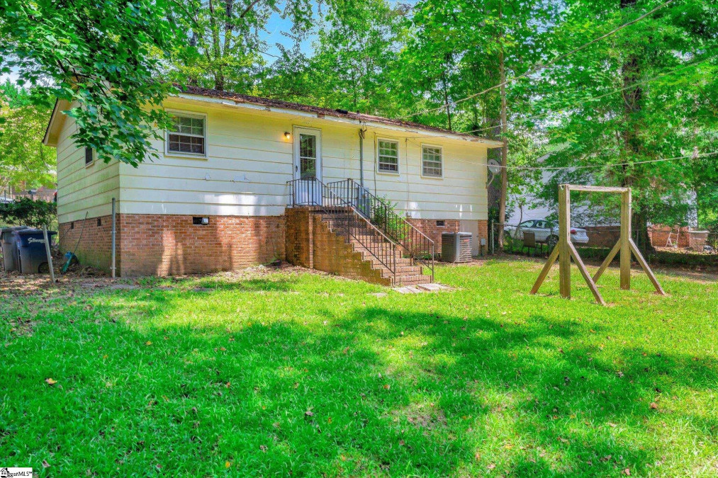 202 Carlton  Spartanburg, SC 29302-3207