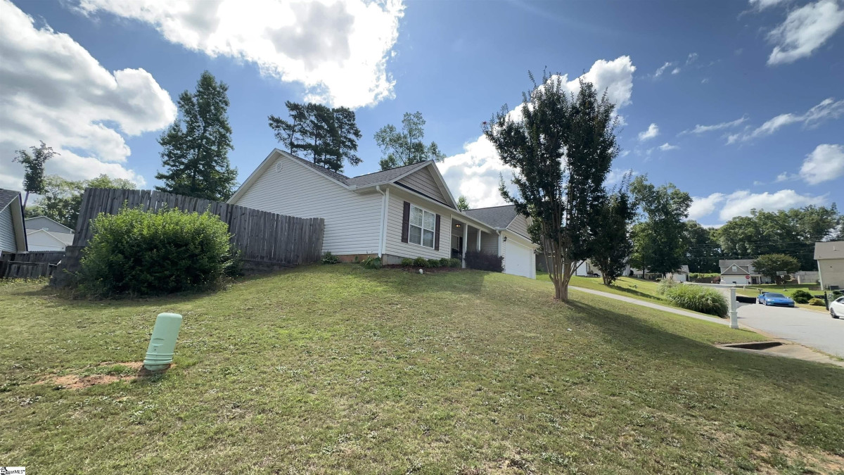 112 Heatherbrooke  Easley, SC 29640