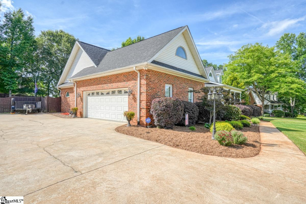 323 Fishermans  Inman, SC 29349