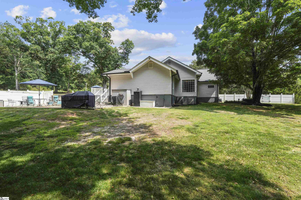 1215 Prince Perry Easley, SC 29640