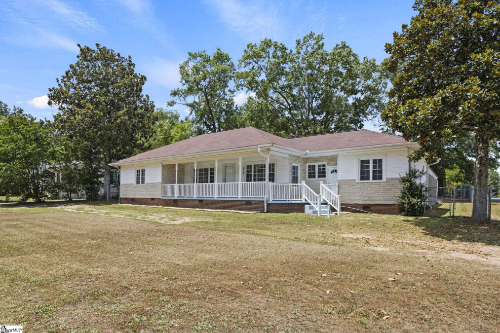 236 Belton  Williamston, SC 29697