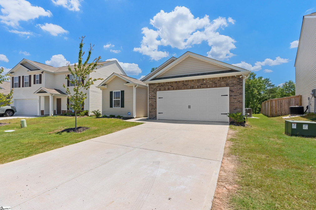 628 Ashwood  Easley, SC 29640