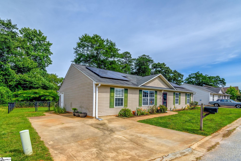 712 Cannonsburg  Duncan, SC 29334