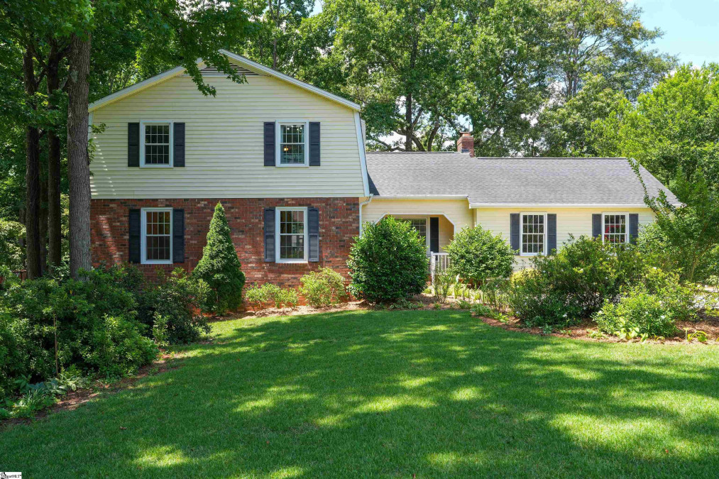 208 Stonehedge  Greenville, SC 29615