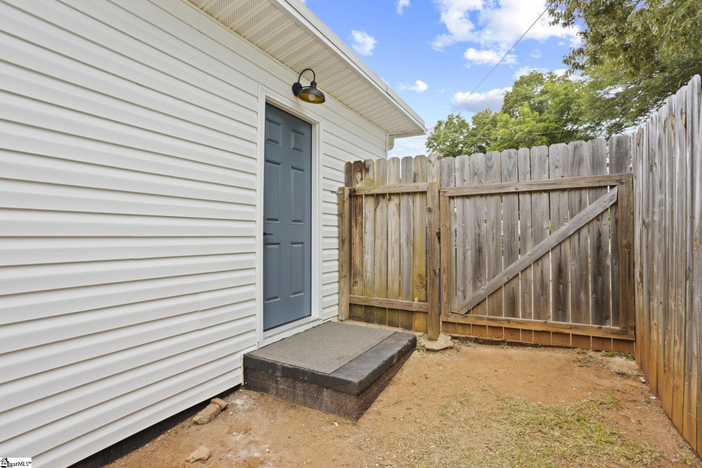 203 Bridwell  Greenville, SC 29607