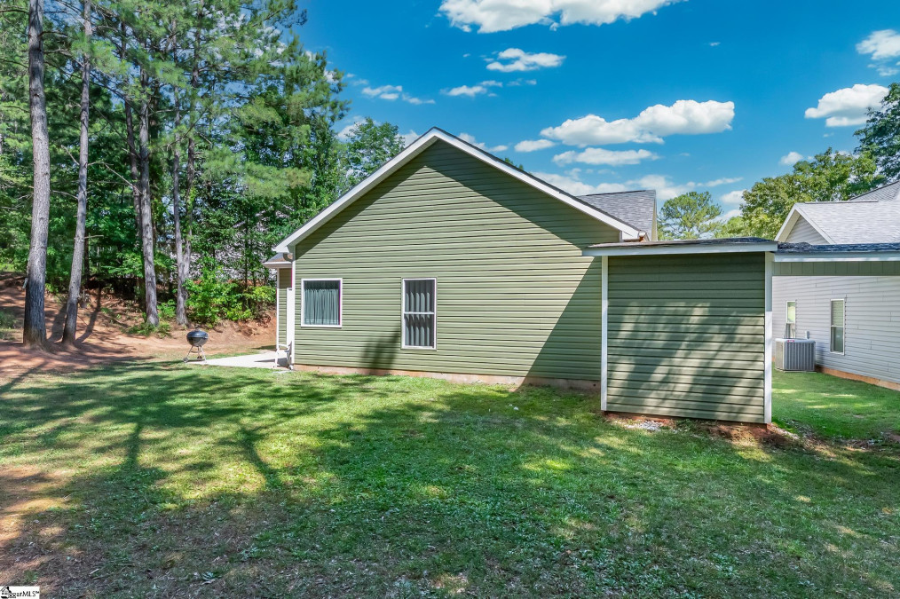 110 Raeburn  Anderson, SC 29621