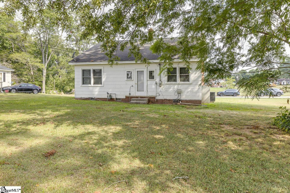 307 Laurens  Joanna, SC 29351